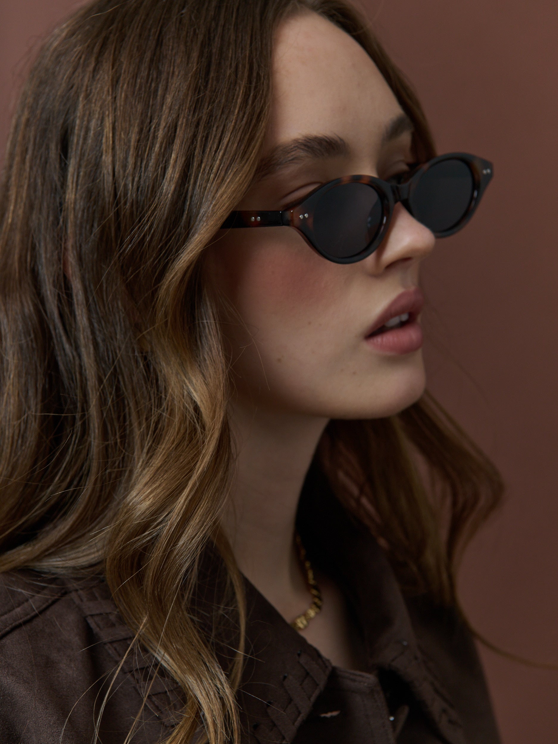 Aire Sleek Oval Sunglasses