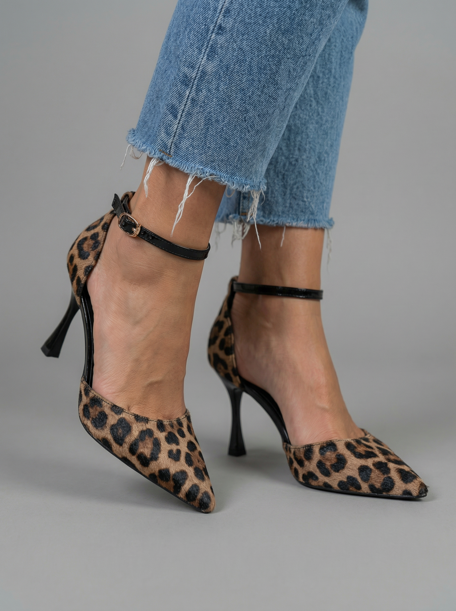 Salón leopardo con tira en tobillo – Bella Pasión